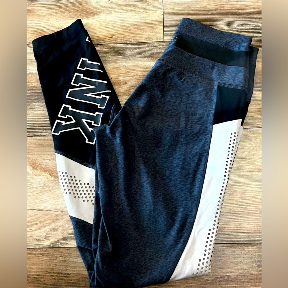 Pink leggings size medium 🖤🩶